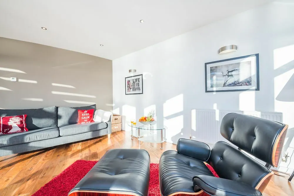 Exclusive Excel London Apartment location